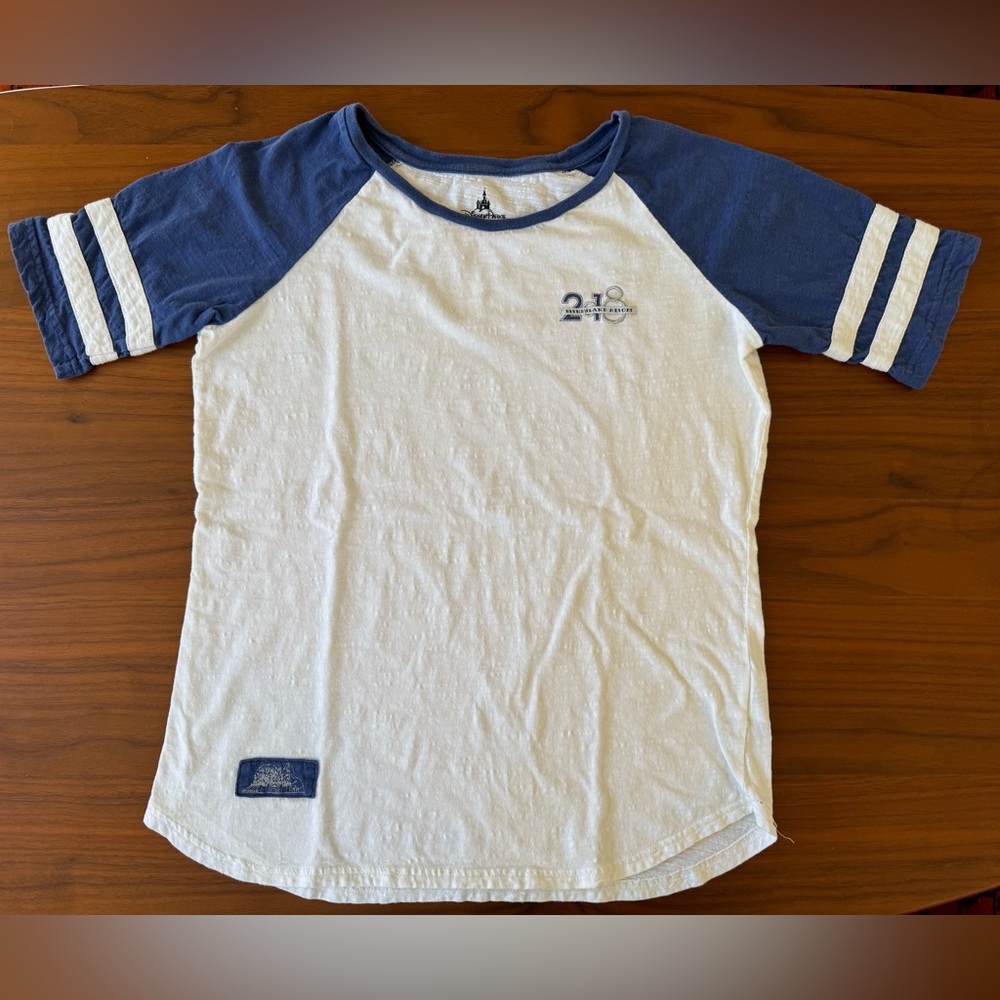 Purchased in Disneyland! Disneyland Resort 2018 Commemorative Short-Sleeve Tee